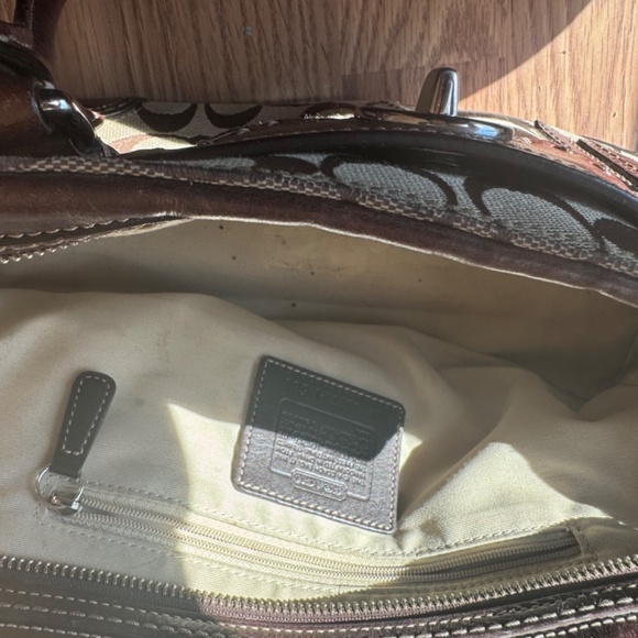 Coach - Picture 4 of 4